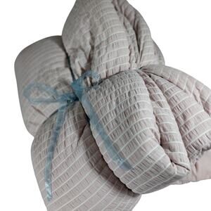 BRITANNICA HOME FASHIONS! SOFT PINK & WHITE PUCKERED STRIPE COMFORTER! SZ TWIN